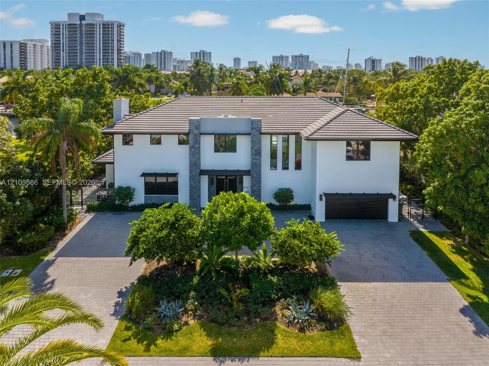 461 Poinciana Dr photo 3