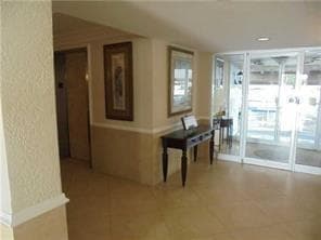 303 N RIVERSIDE Drive 304 photo 18