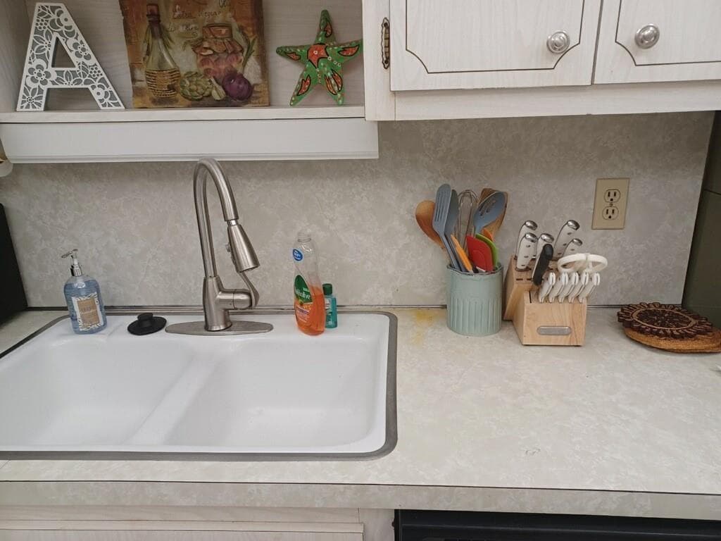 303 N RIVERSIDE Drive 304 photo 8