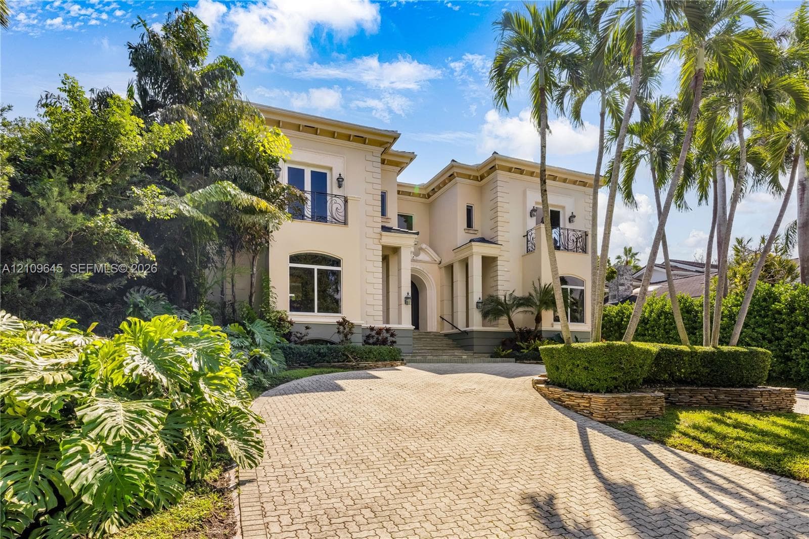 332 Costanera Rd photo 3