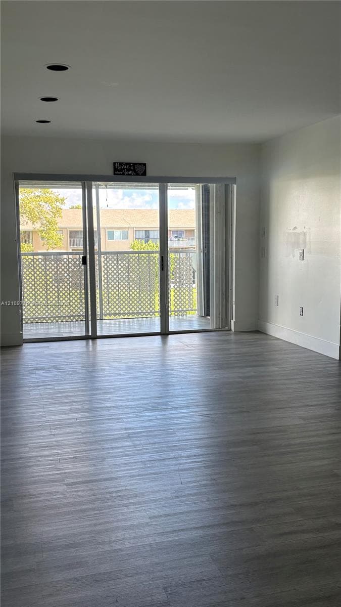 8435 SW 156th Ct 1030 photo 8