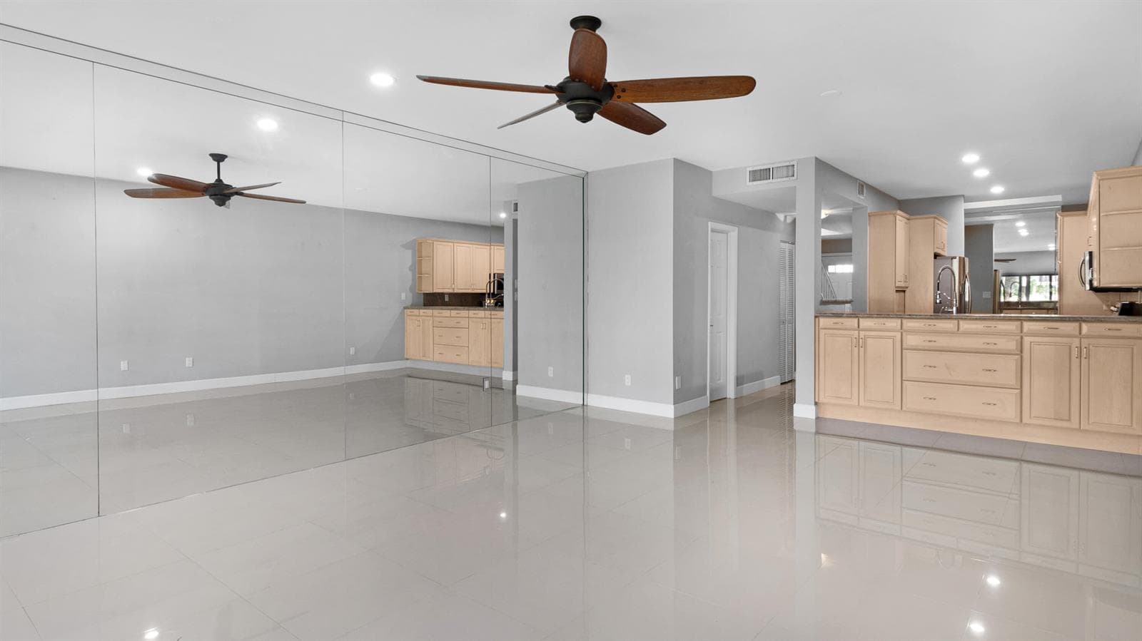 1301 N RIVERSIDE Drive 7 photo 6