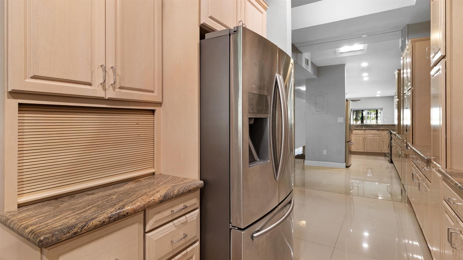 1301 N RIVERSIDE Drive 7 photo 13