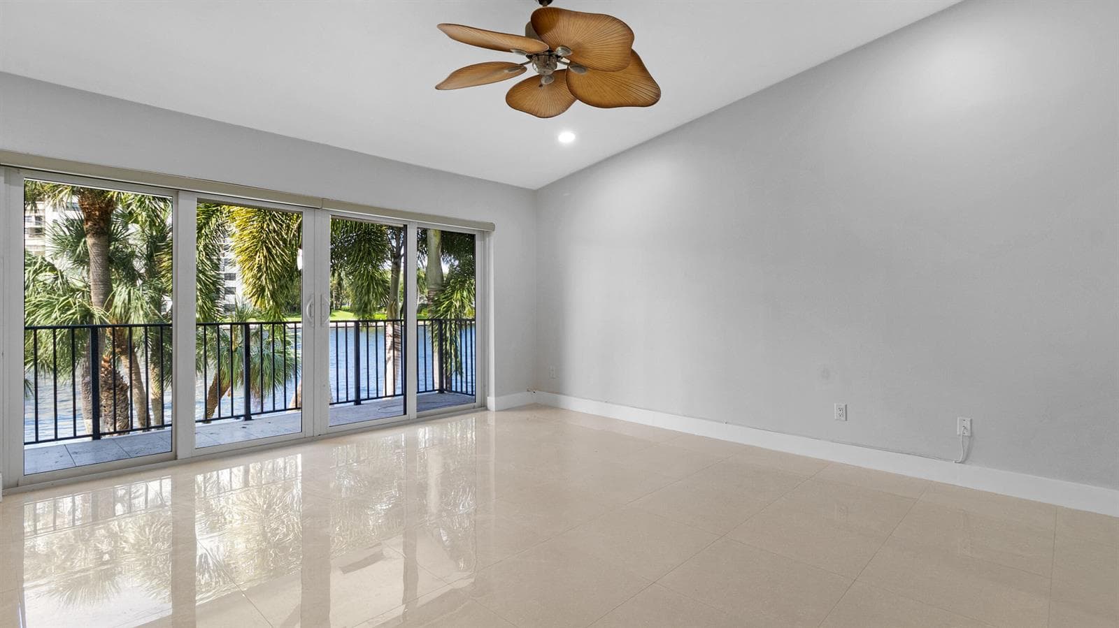 1301 N RIVERSIDE Drive 7 photo 16