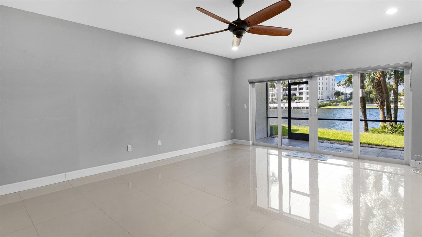 1301 N RIVERSIDE Drive 7 photo 7