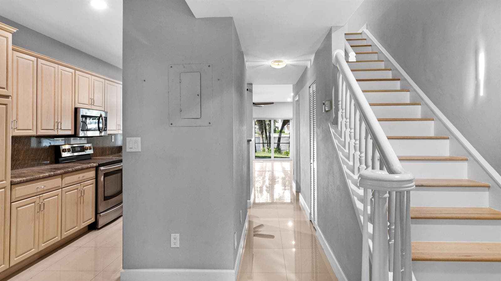 1301 N RIVERSIDE Drive 7 photo 5