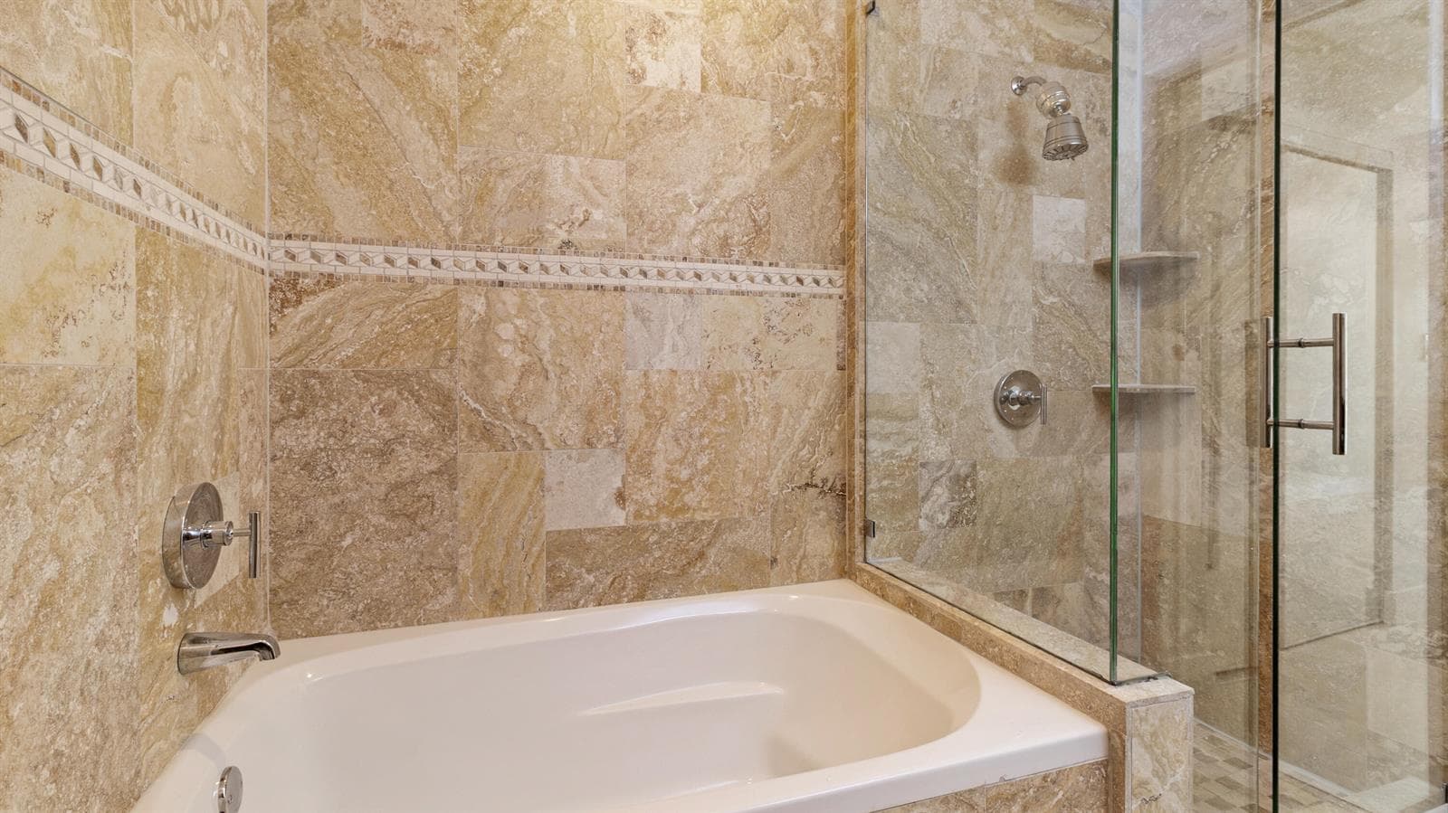 1301 N RIVERSIDE Drive 7 photo 20