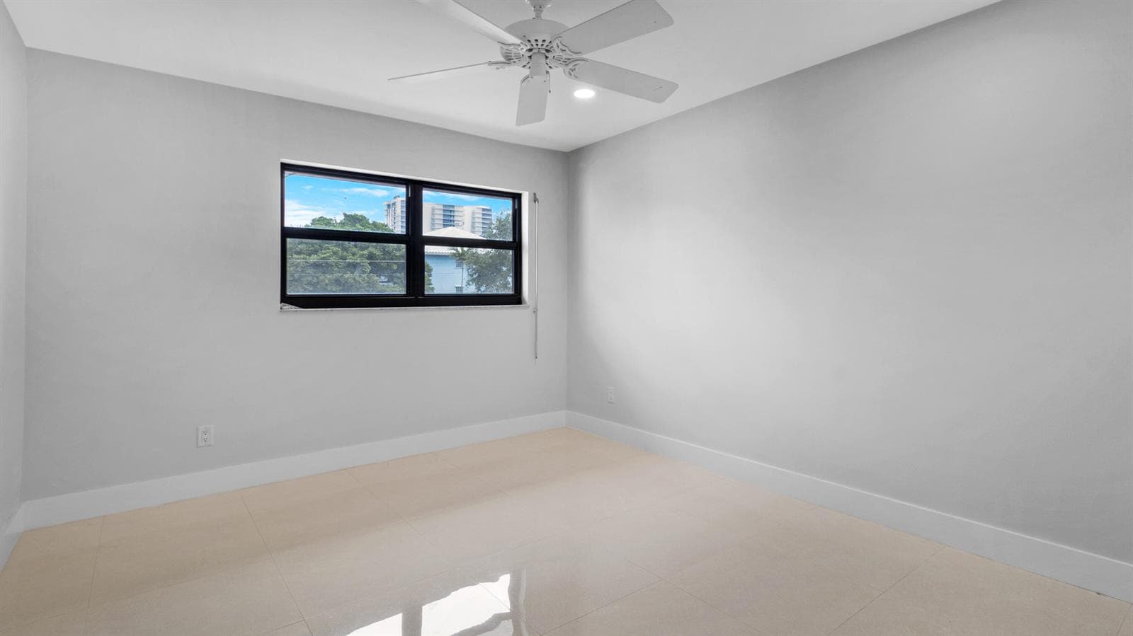 1301 N RIVERSIDE Drive 7 photo 24