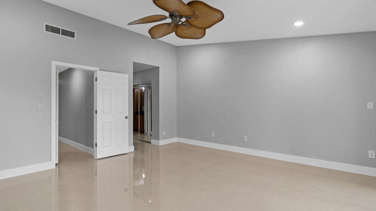 1301 N RIVERSIDE Drive 7 photo 18