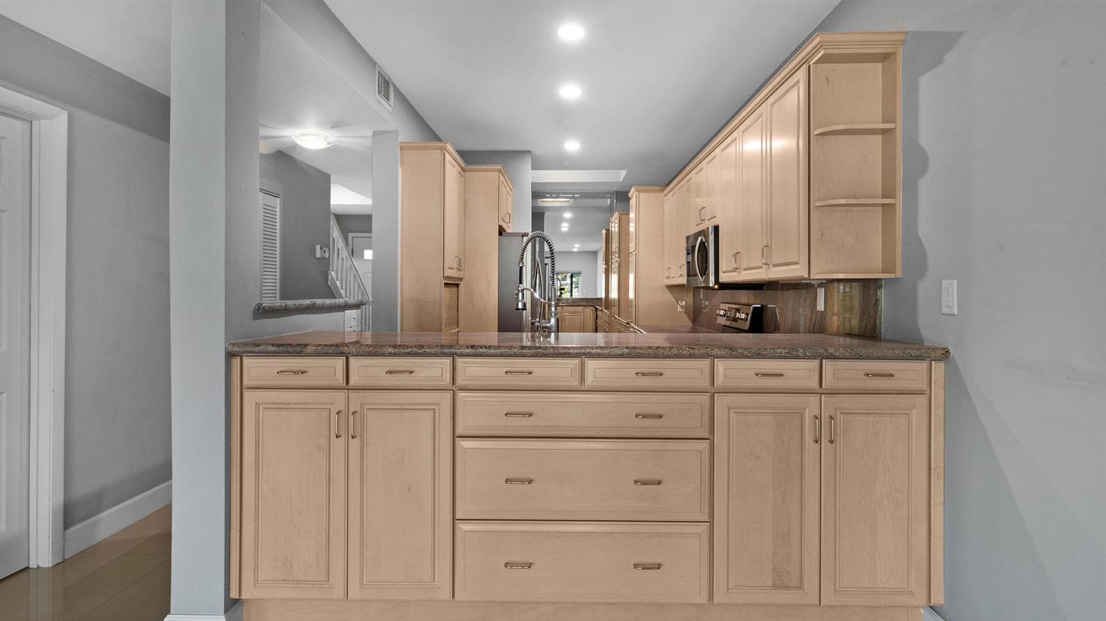 1301 N RIVERSIDE Drive 7 photo 15