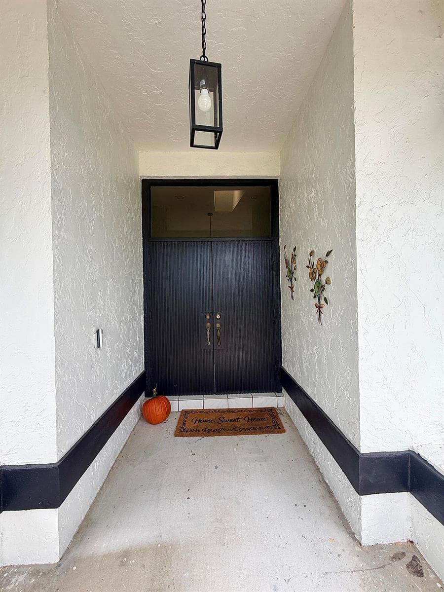 15580 MEADOW WOOD Drive photo 3