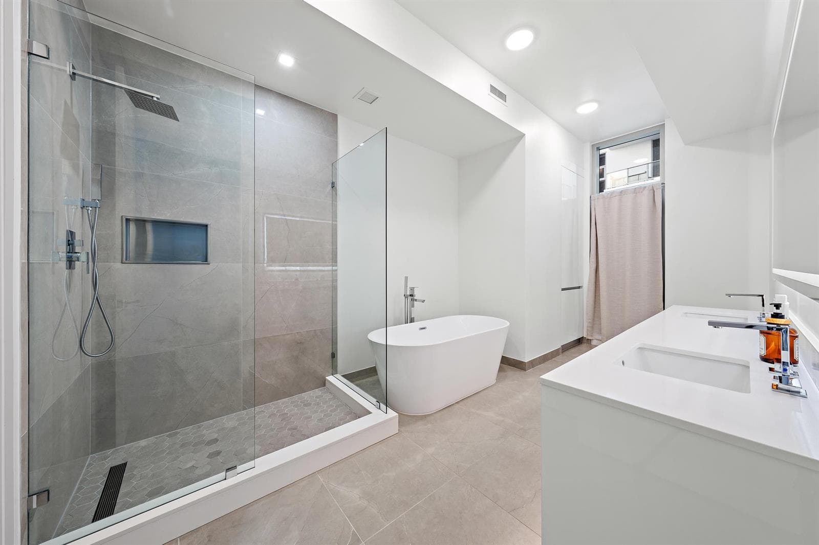 220 Lake Shore Drive 1802 photo 19