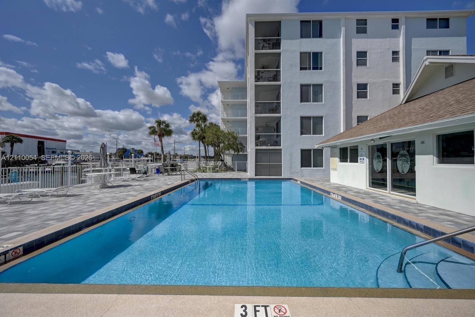 108 Paradise Harbour Blvd 111 photo 17