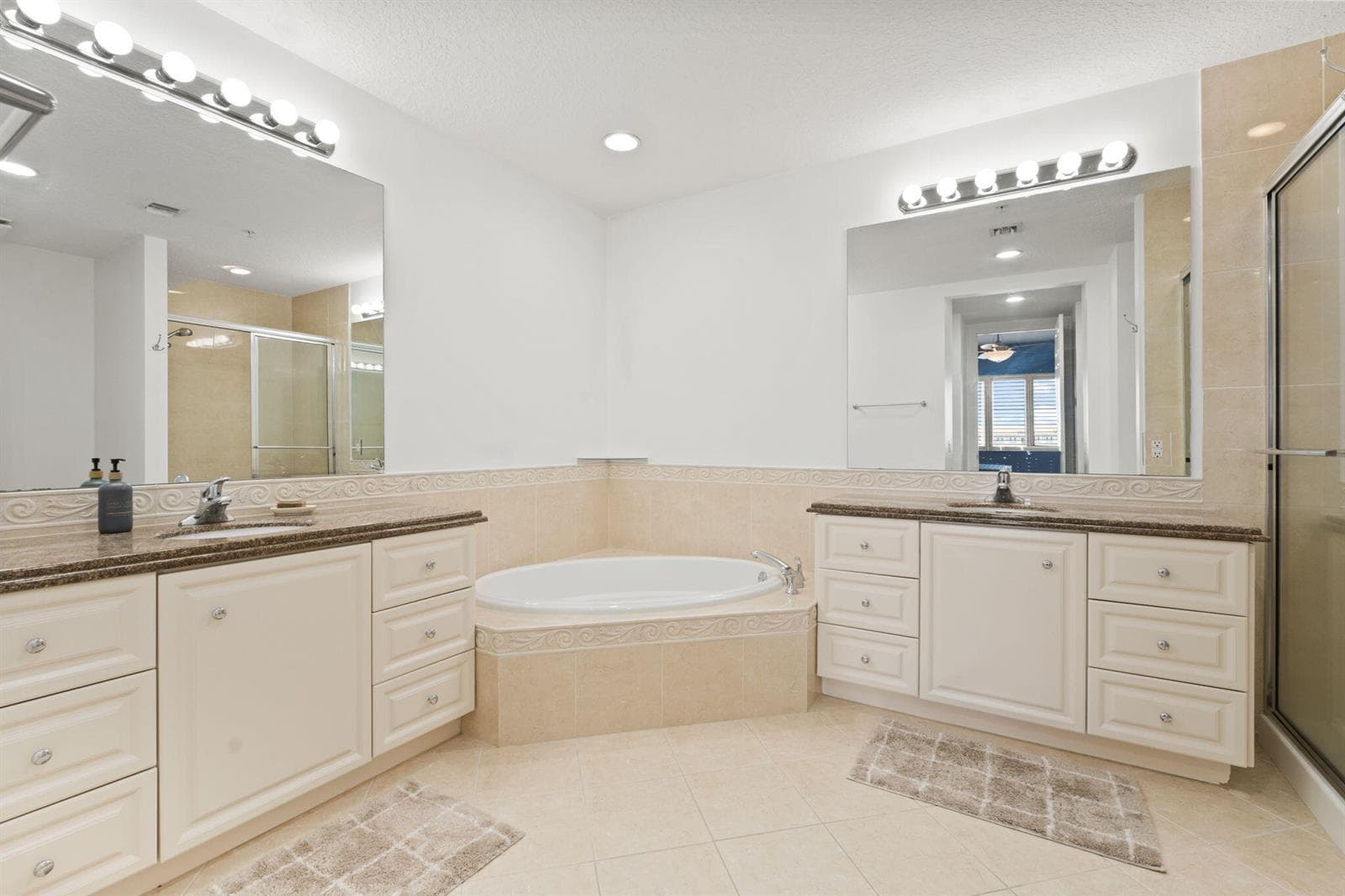 13 Harbour Isle Drive W PH02 photo 22
