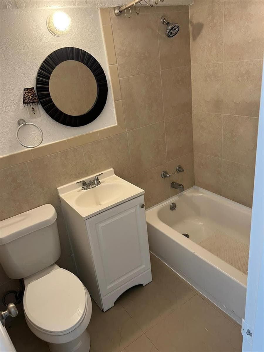 6484 INDIAN CREEK Drive 110 photo 3