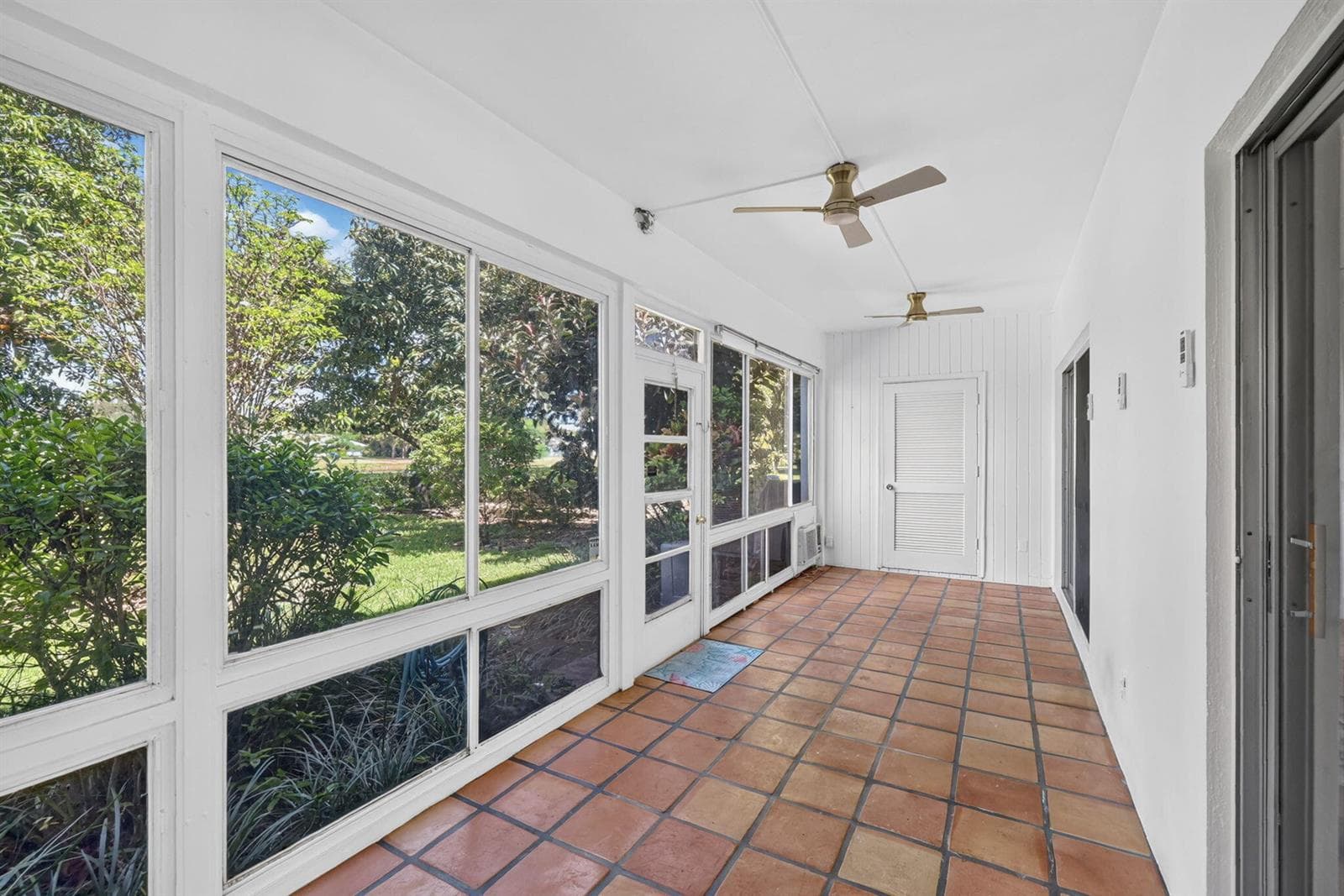 3107 N Palm Aire Drive photo 16