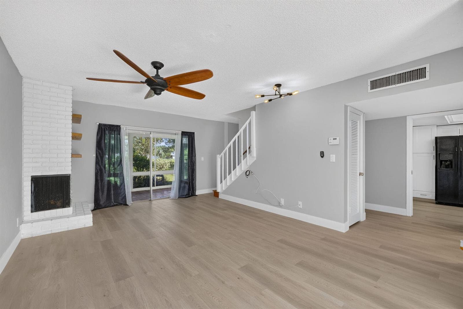 3107 N Palm Aire Drive photo 5