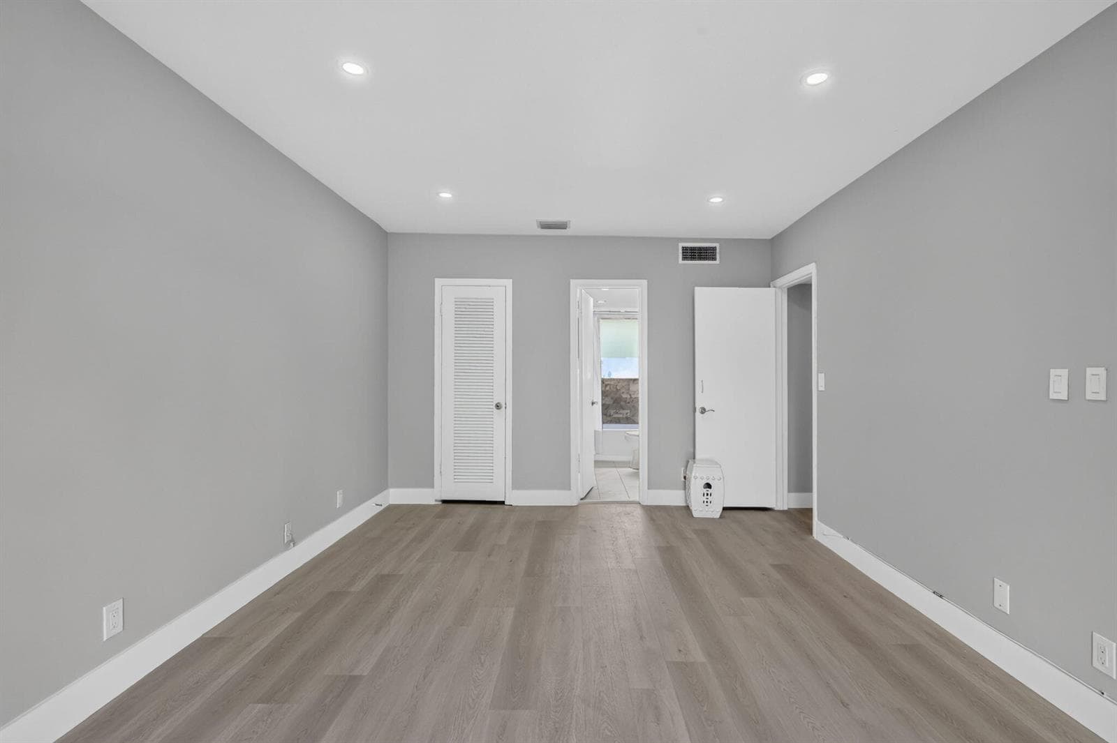 3107 N Palm Aire Drive photo 20