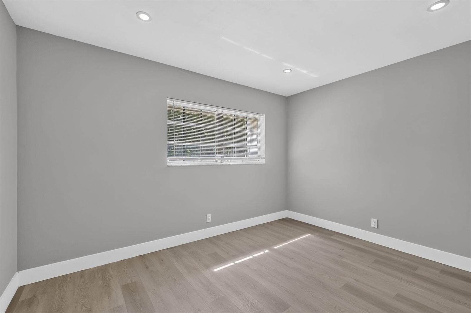 3107 N Palm Aire Drive photo 24
