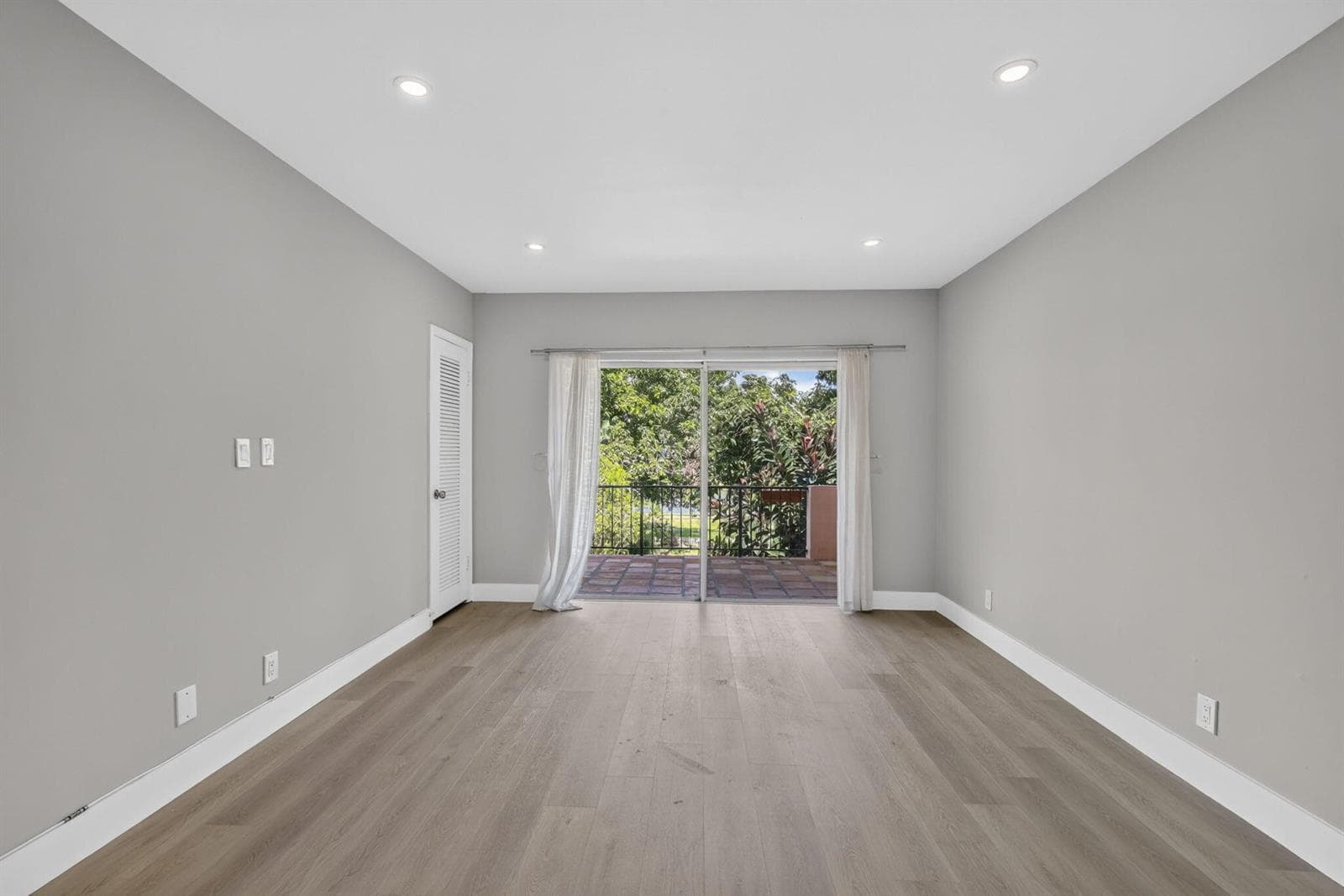 3107 N Palm Aire Drive photo 19