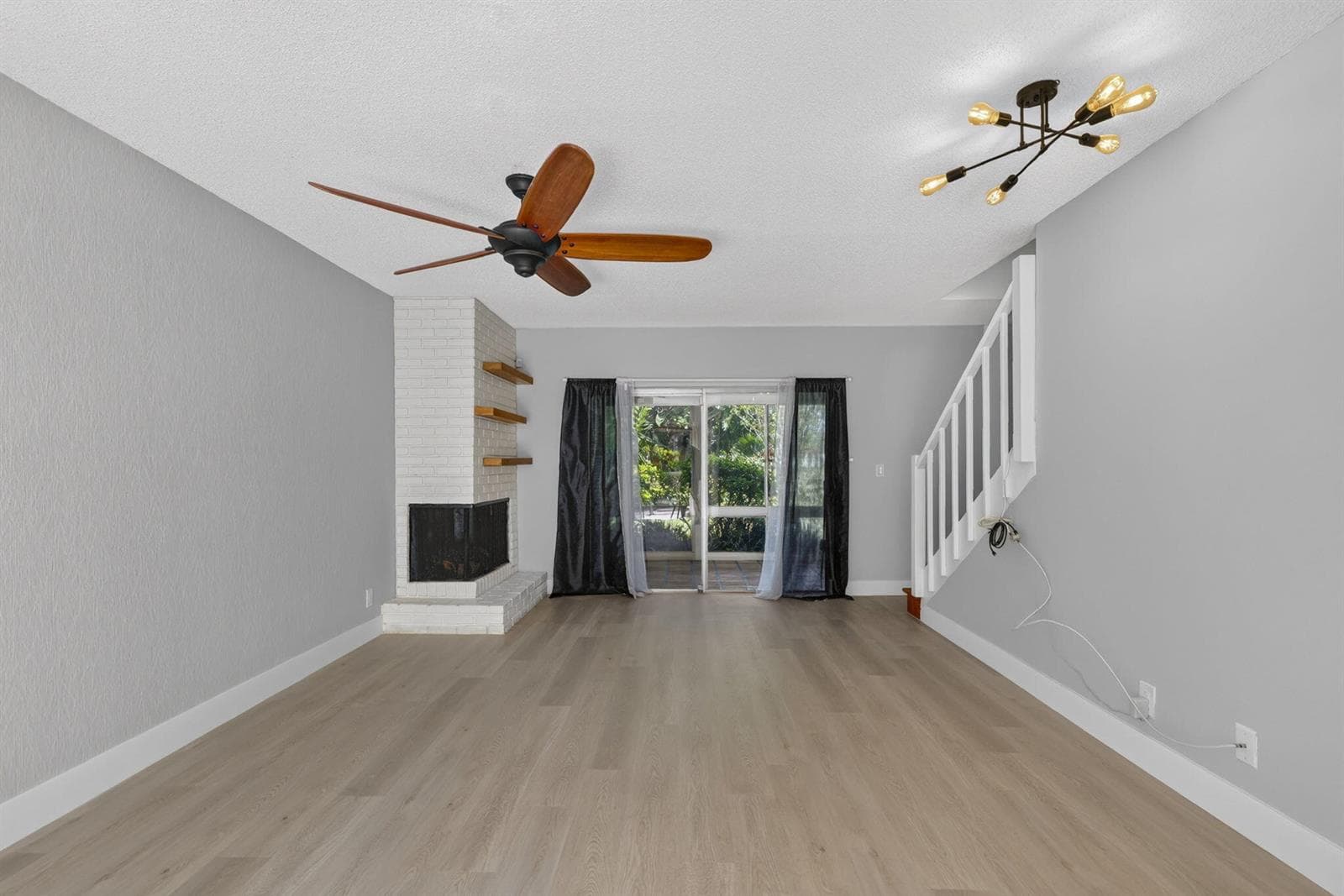 3107 N Palm Aire Drive photo 4