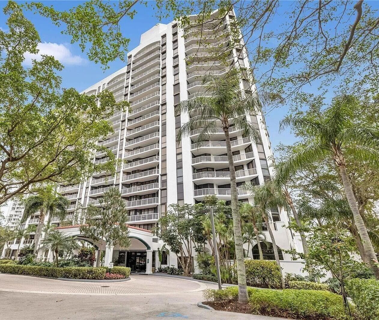 3640 Yacht Club Drive 1501 photo 2