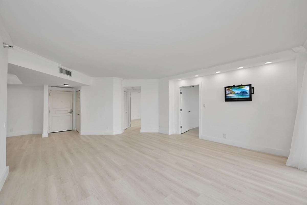 3640 Yacht Club Drive 1501 photo 6