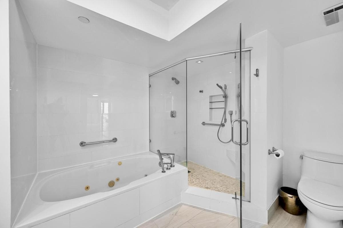 3640 Yacht Club Drive 1501 photo 13