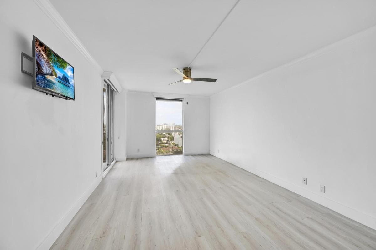 3640 Yacht Club Drive 1501 photo 12