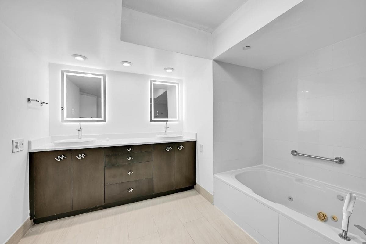 3640 Yacht Club Drive 1501 photo 22