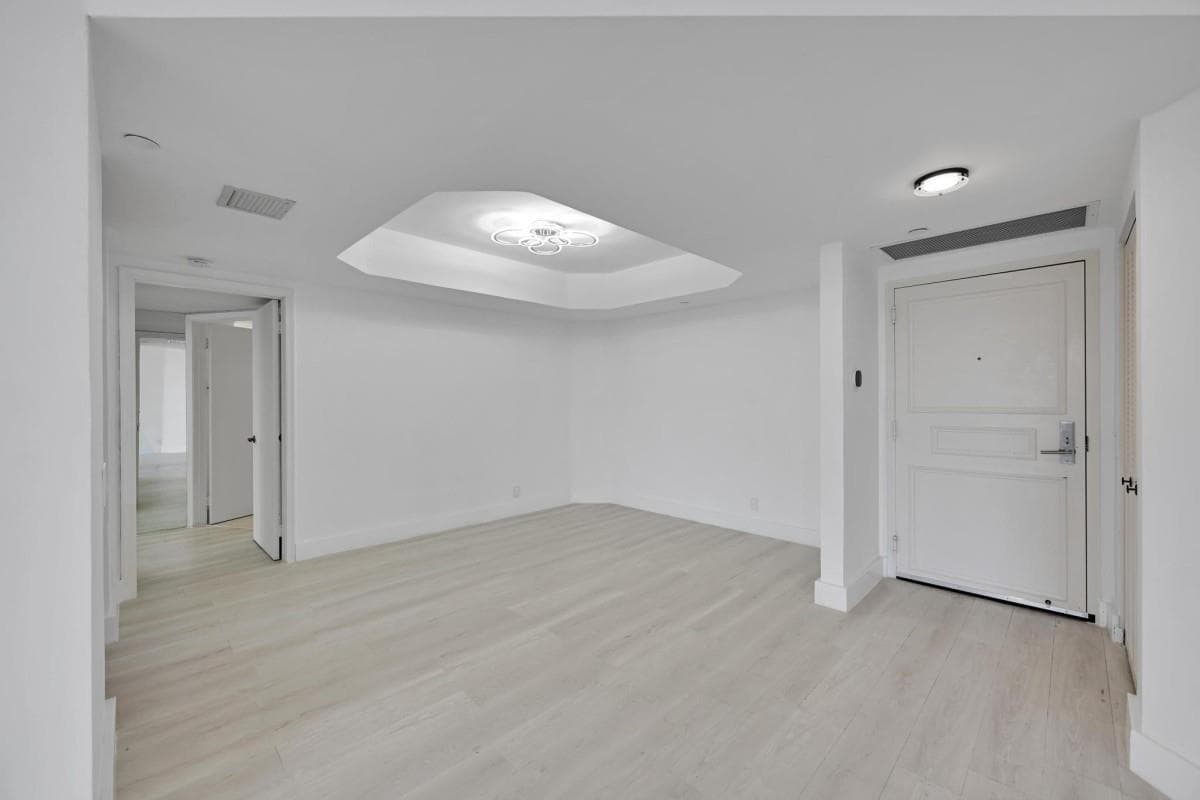 3640 Yacht Club Drive 1501 photo 3