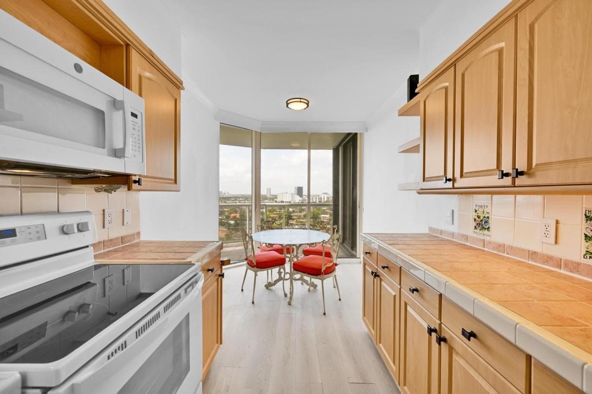 3640 Yacht Club Drive 1501 photo 18