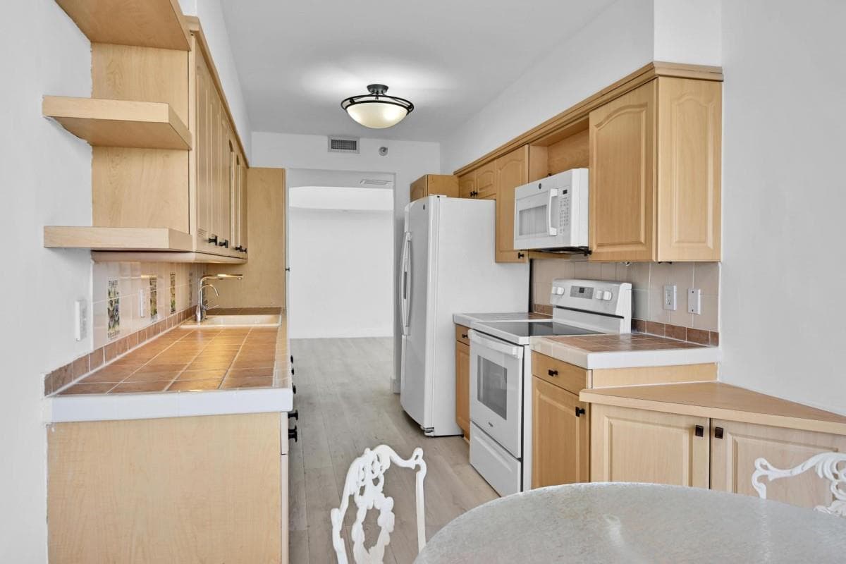 3640 Yacht Club Drive 1501 photo 11