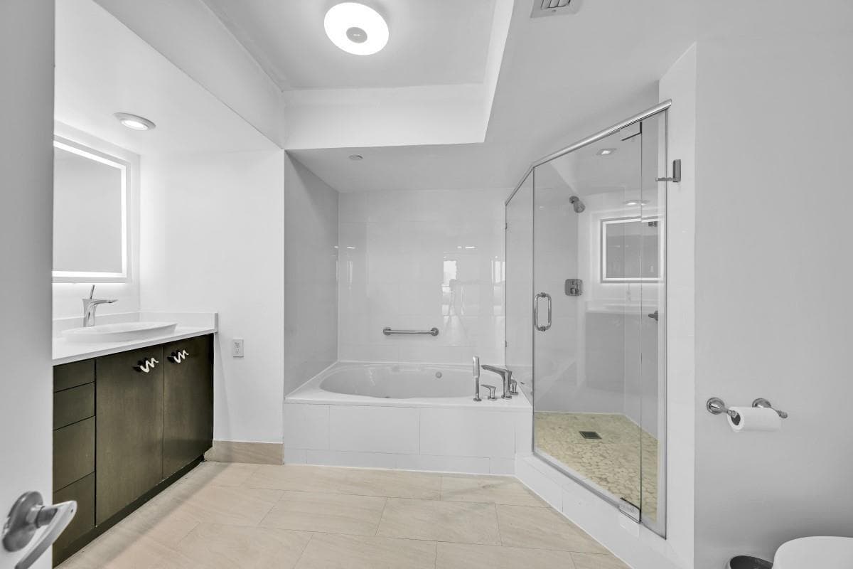 3640 Yacht Club Drive 1501 photo 19