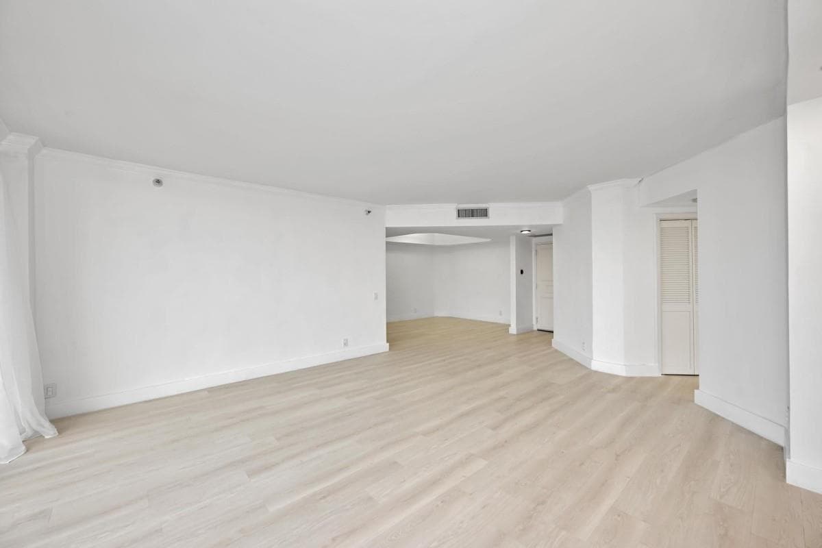 3640 Yacht Club Drive 1501 photo 4