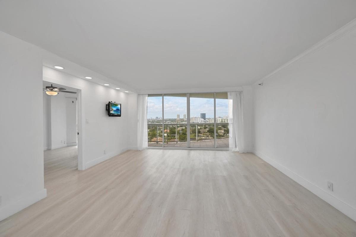 3640 Yacht Club Drive 1501 photo 21