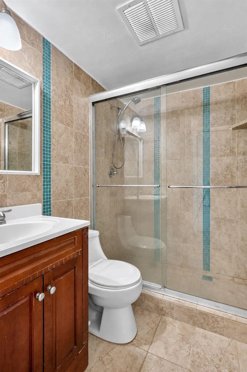 467 GOLDEN ISLES Drive 107 photo 12