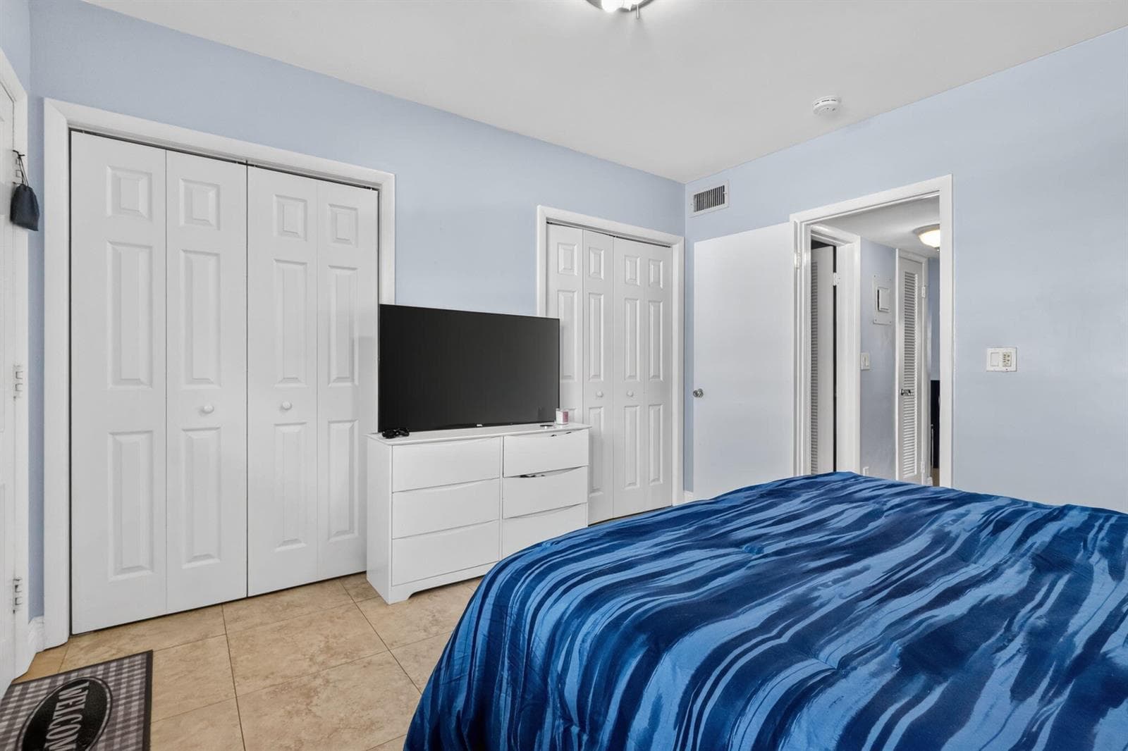 467 GOLDEN ISLES Drive 107 photo 10