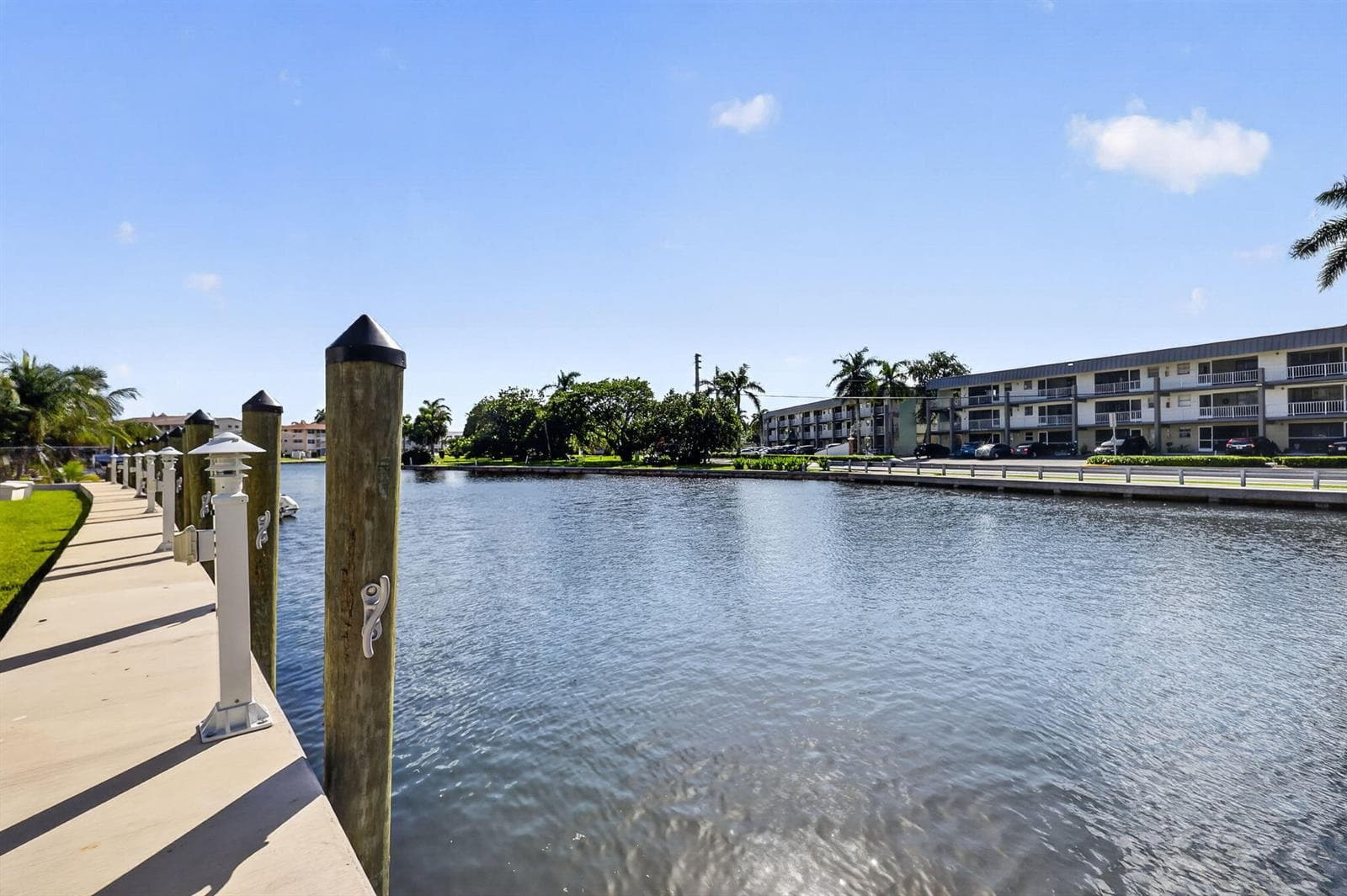 467 GOLDEN ISLES Drive 107 photo 18