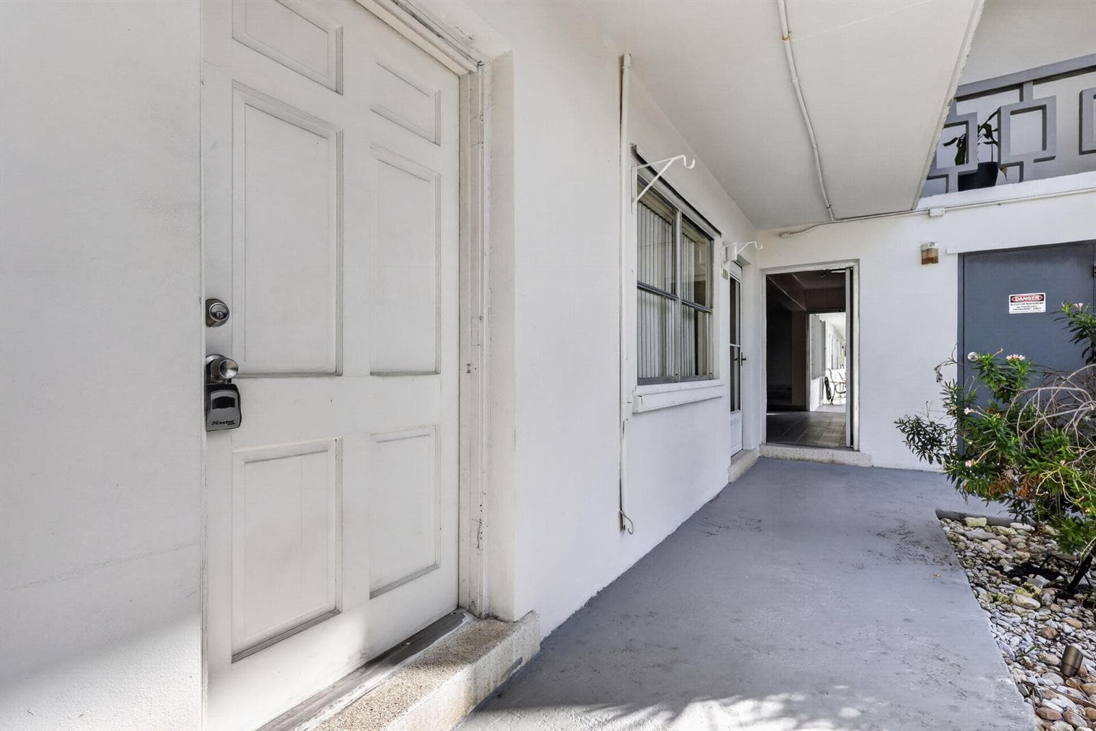 467 GOLDEN ISLES Drive 107 photo 19