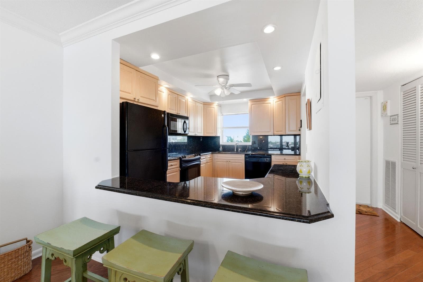 511 BAYSHORE Drive 410 photo 13