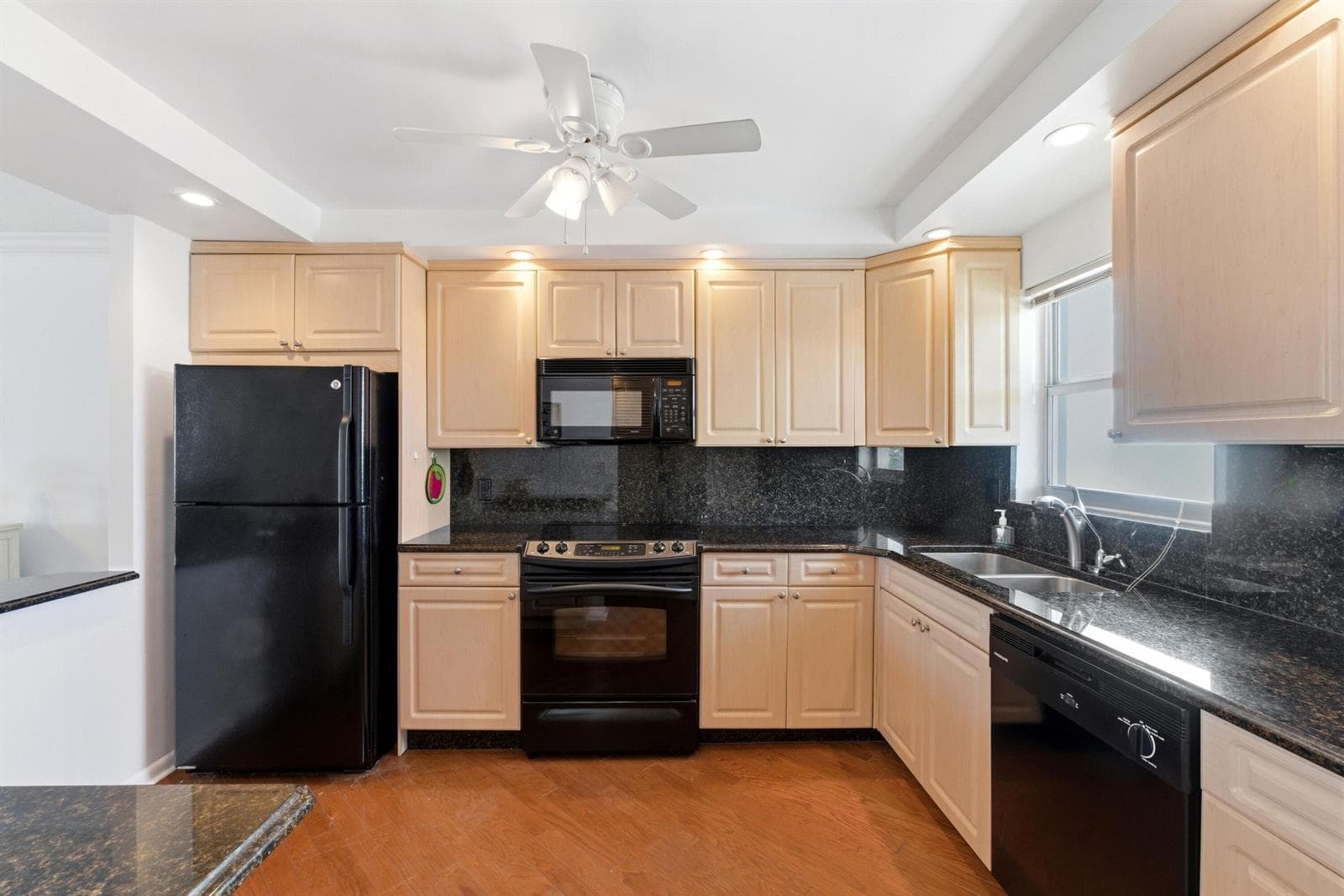 511 BAYSHORE Drive 410 photo 12