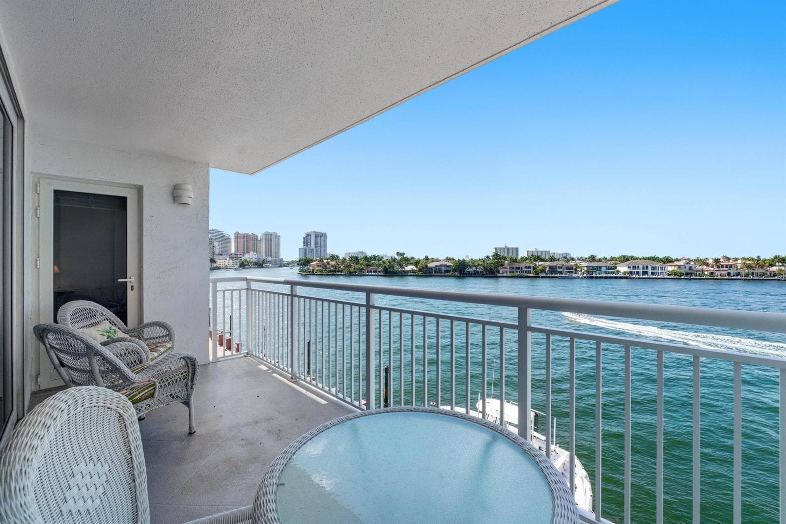 511 BAYSHORE Drive 410 photo 3