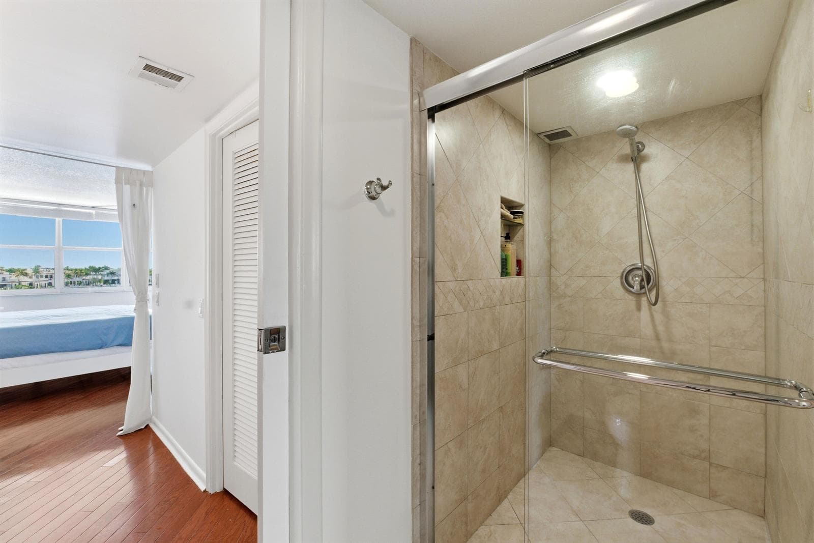 511 BAYSHORE Drive 410 photo 20