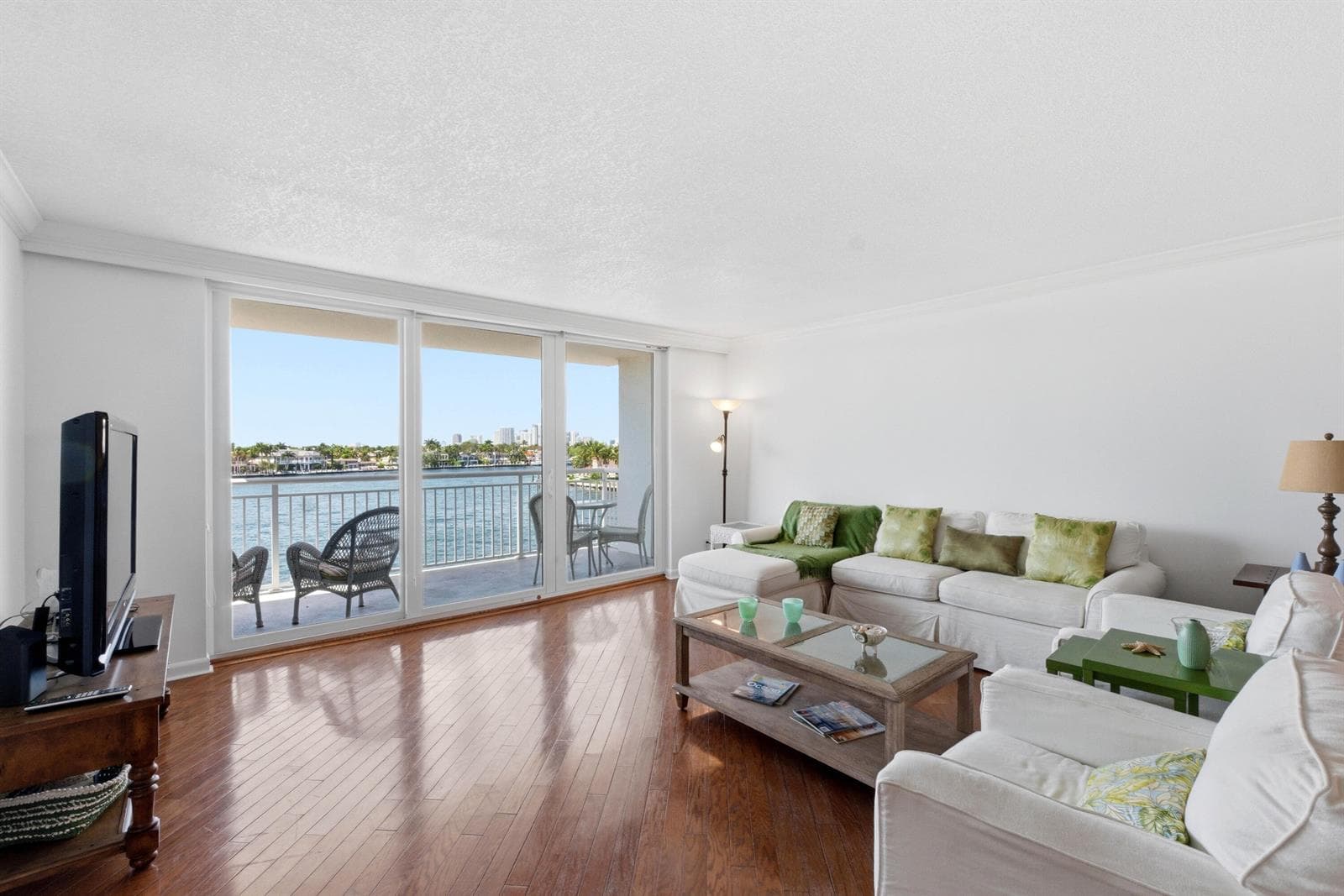 511 BAYSHORE Drive 410 photo 10