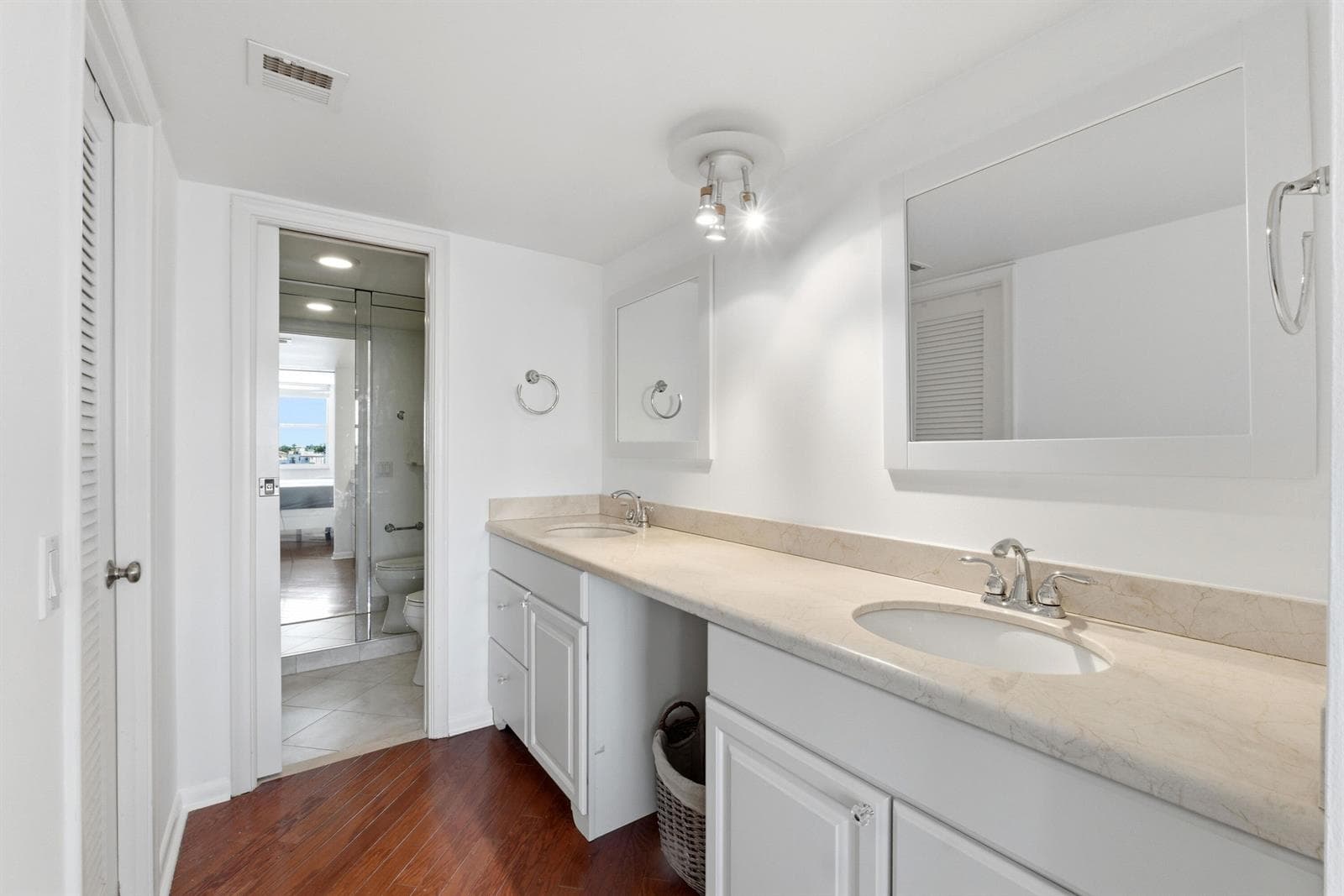 511 BAYSHORE Drive 410 photo 18