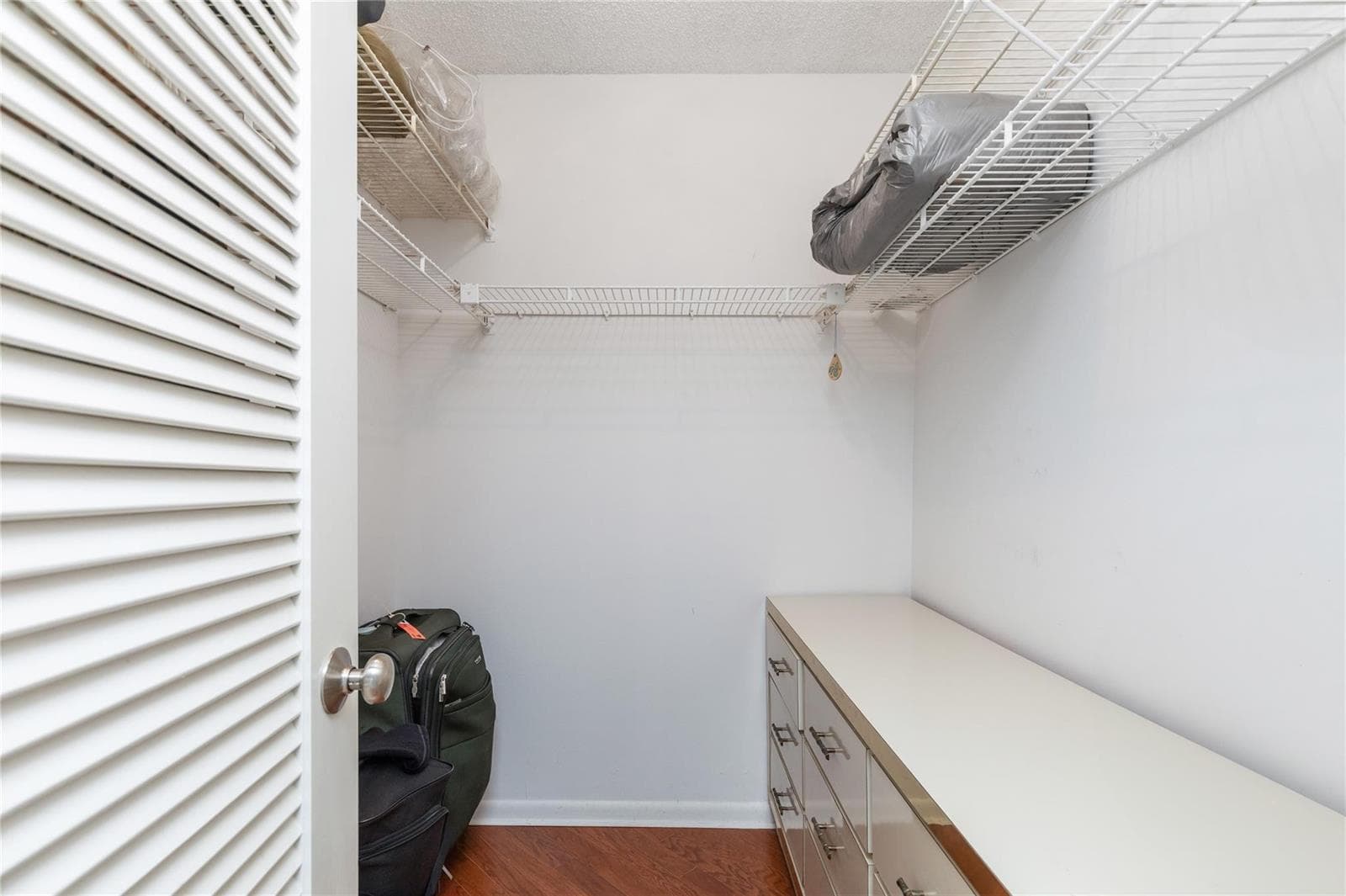 511 BAYSHORE Drive 410 photo 21