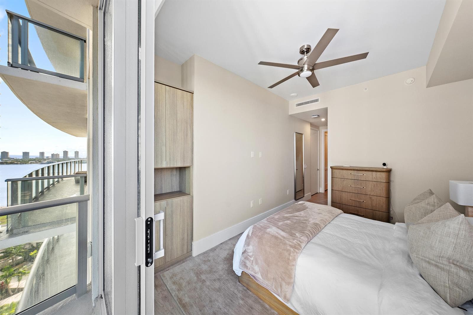 220 Lake Shore Drive 1402 photo 23