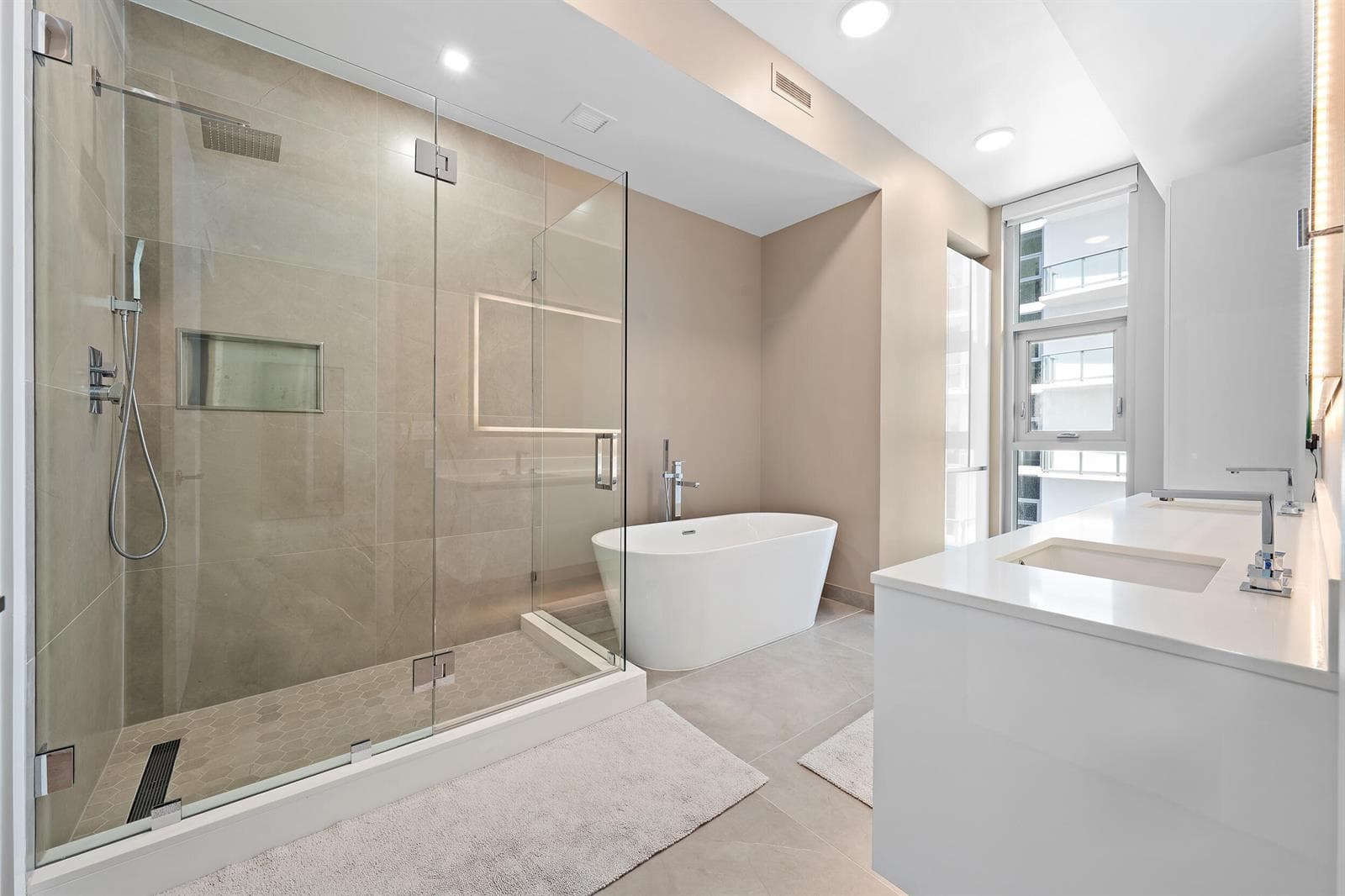220 Lake Shore Drive 1402 photo 17