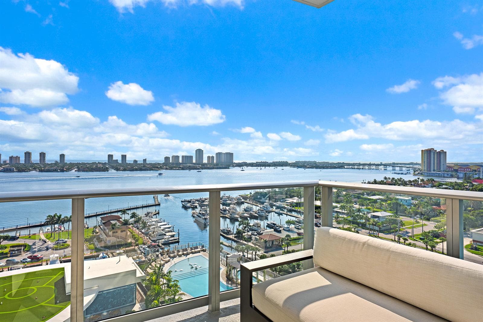 220 Lake Shore Drive 1402 photo 3